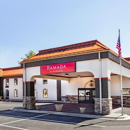 Ramada By Wyndham Hendersonville Exteriér fotografie