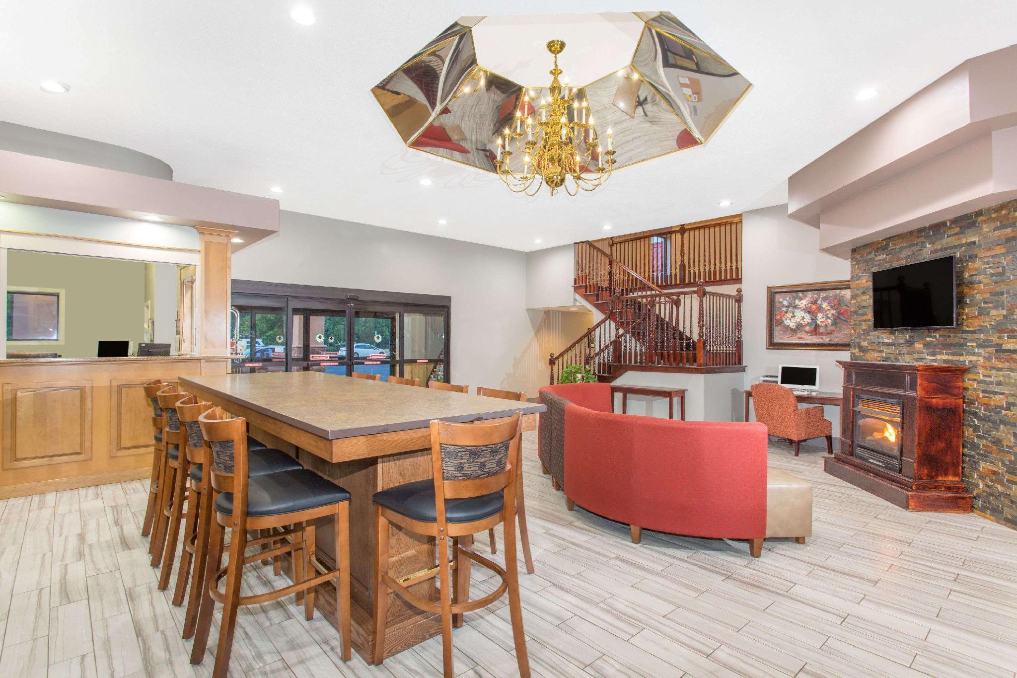 Ramada By Wyndham Hendersonville Exteriér fotografie