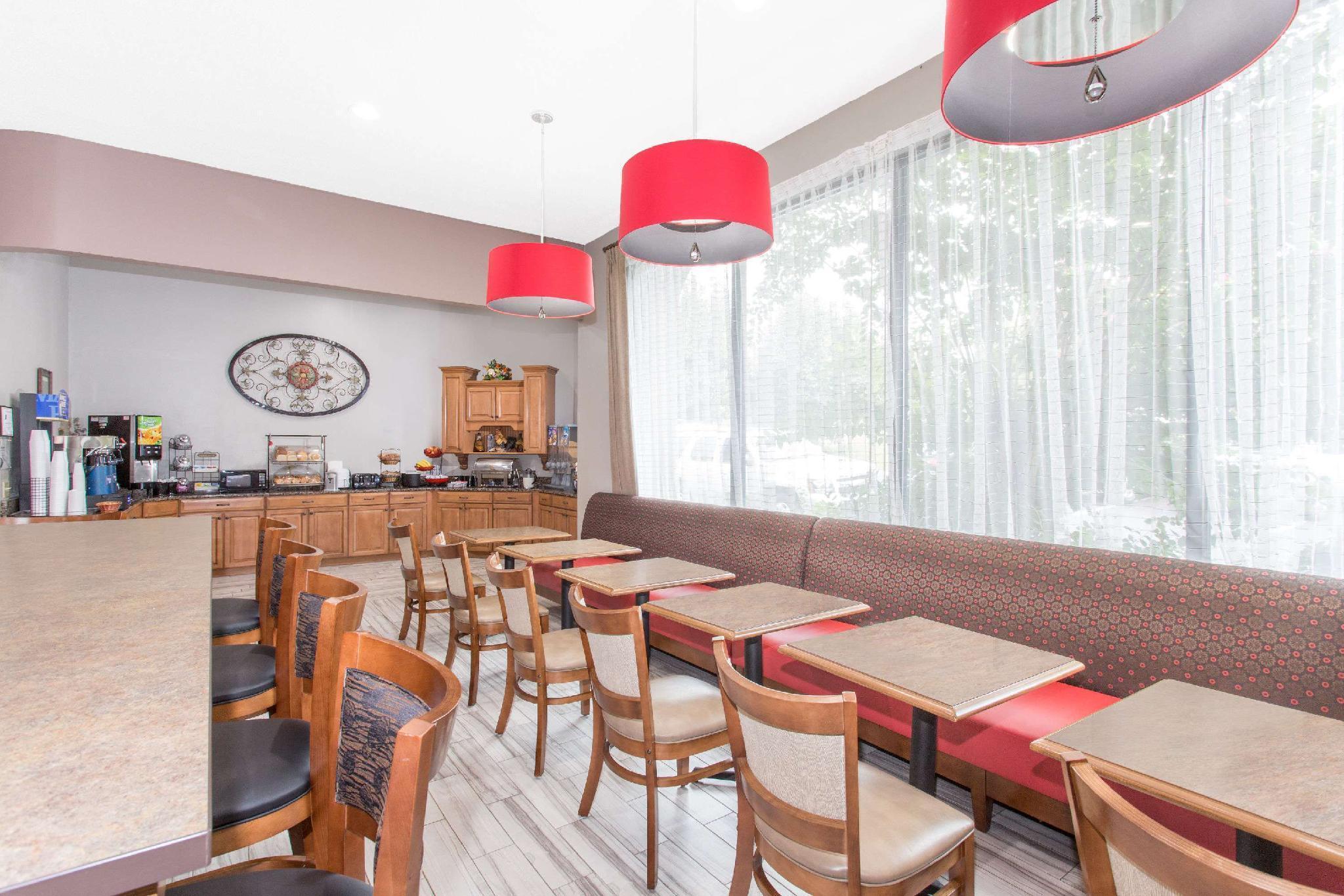 Ramada By Wyndham Hendersonville Exteriér fotografie