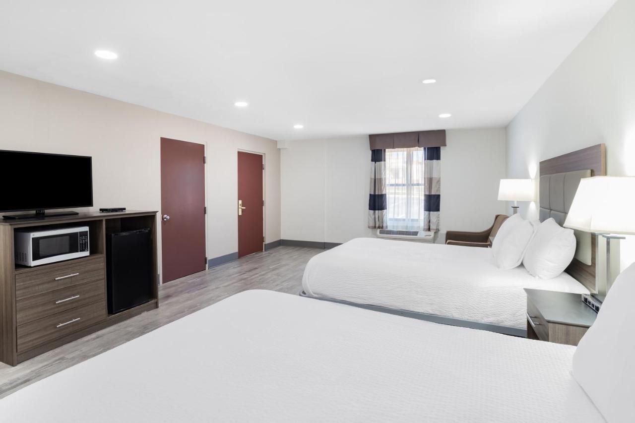 Ramada By Wyndham Hendersonville Exteriér fotografie