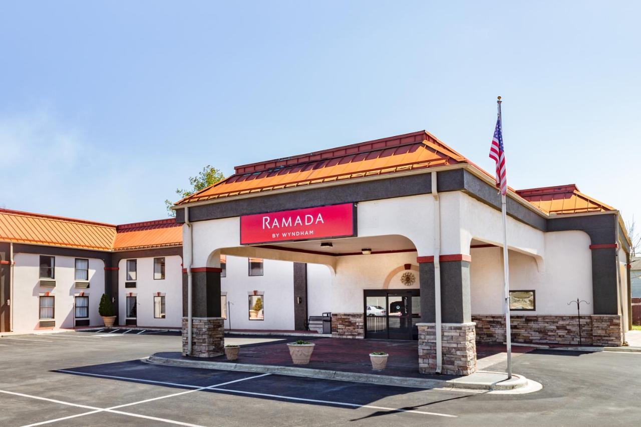 Ramada By Wyndham Hendersonville Exteriér fotografie