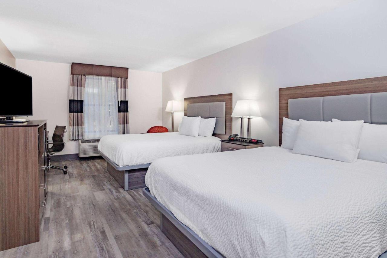 Ramada By Wyndham Hendersonville Exteriér fotografie