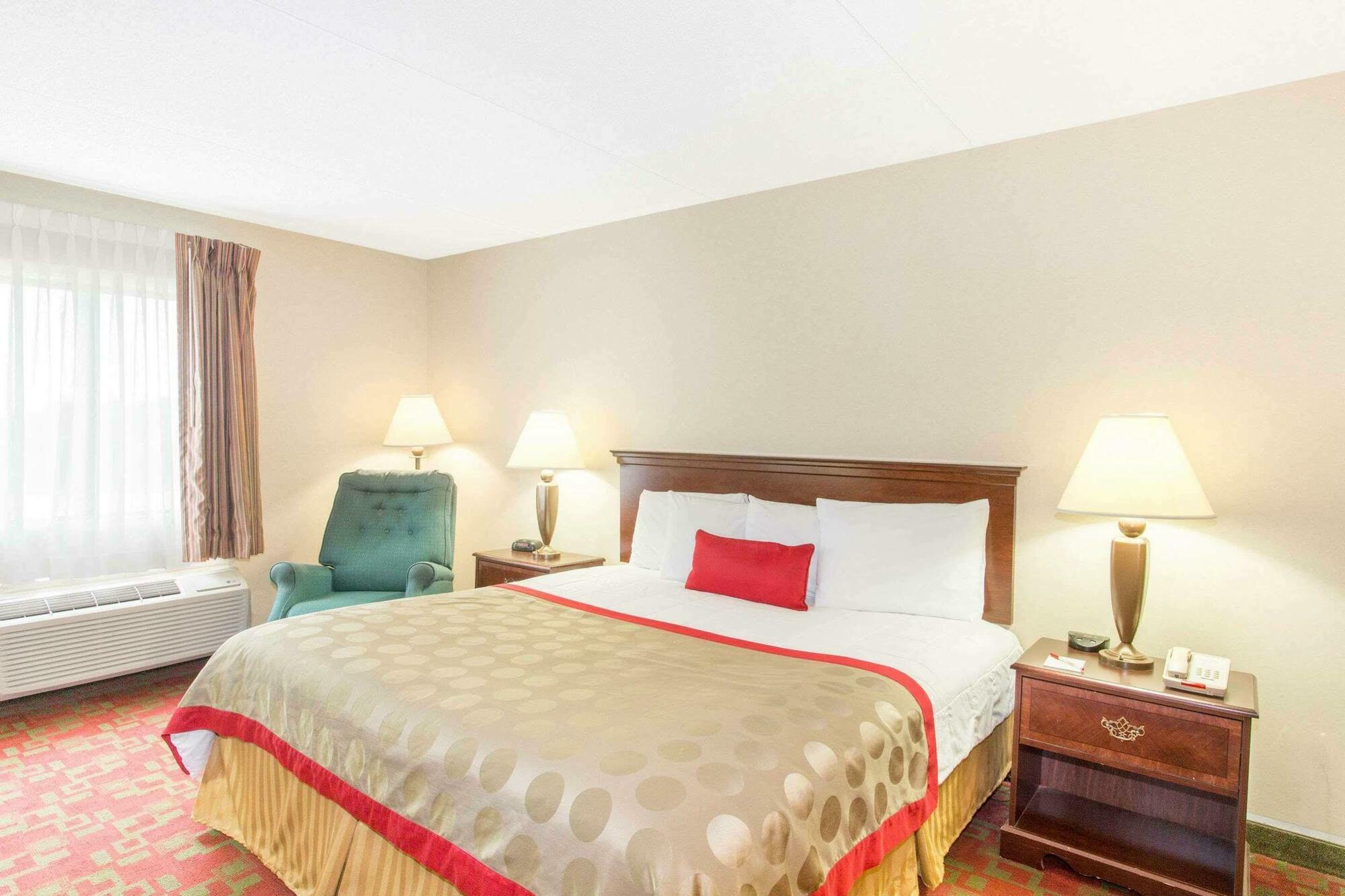 Ramada By Wyndham Hendersonville Exteriér fotografie